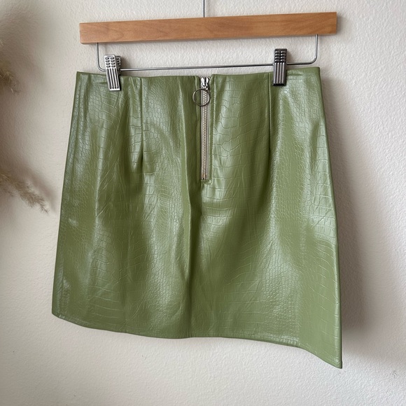 Princess Polly sage leather mini skirt sz small - Picture 2 of 4